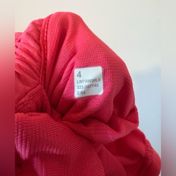 Lululemon Hotty Hot Low-Rise Lined Short 2.5" Size 4 - Picture 5 of 5